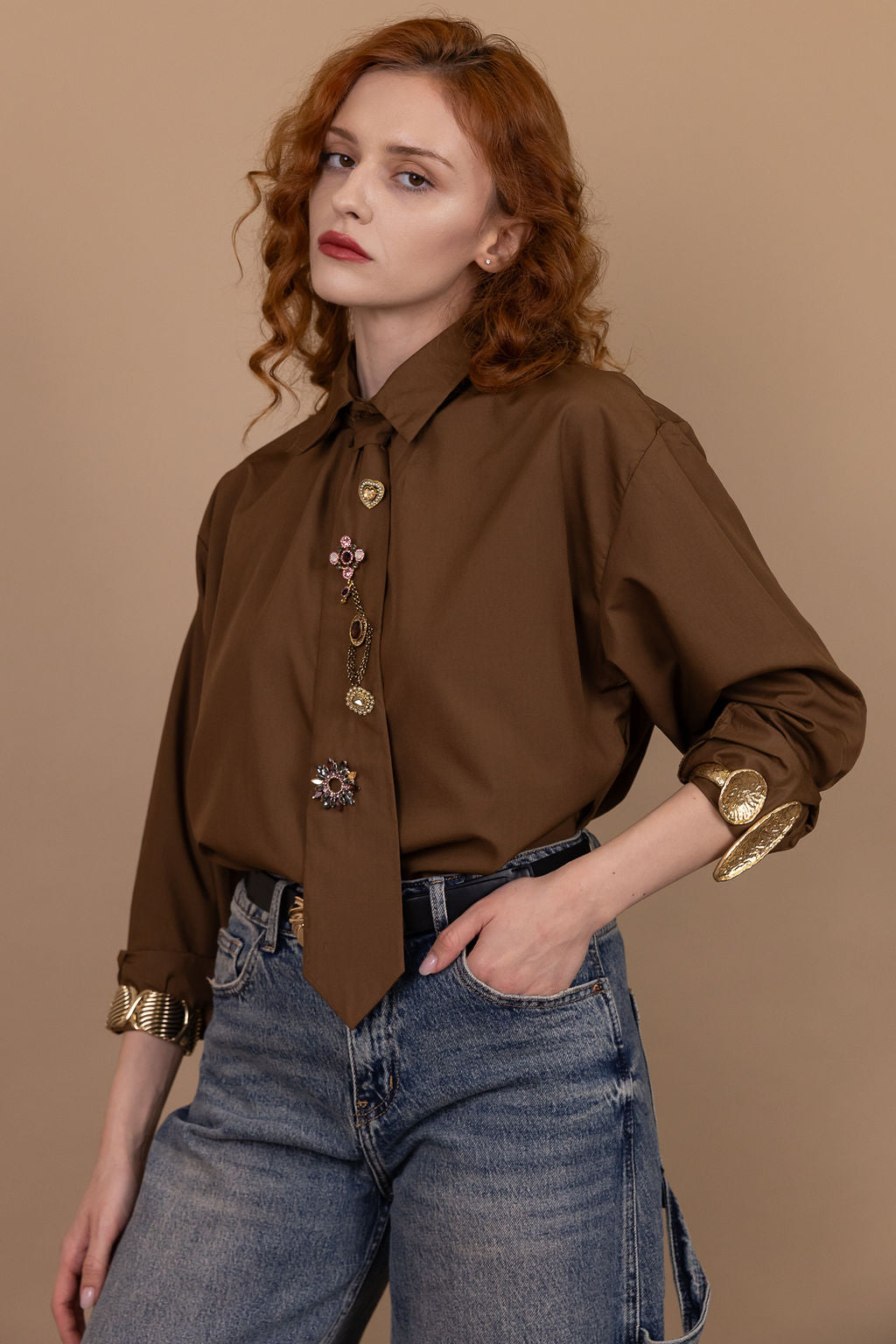 Camicia Rihanna - con cravatta